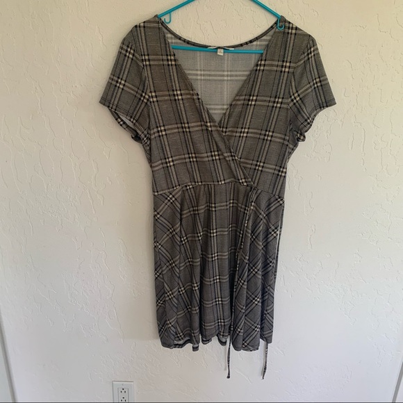 GINGHAM WRAP DRESS - Picture 3 of 4